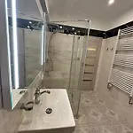 Laura Luxury Яхимов