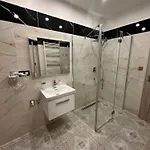 Laura Luxury