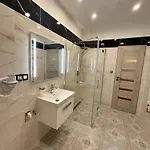 Laura Luxury