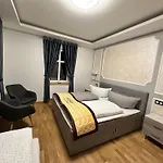 Laura Luxury * Яхимов
