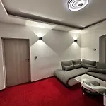 Laura Luxury Яхимов