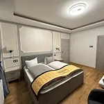 Laura Luxury Апартаменты