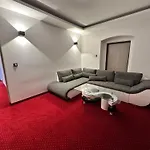Laura Luxury