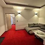 Laura Luxury Яхимов