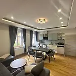 Laura Luxury