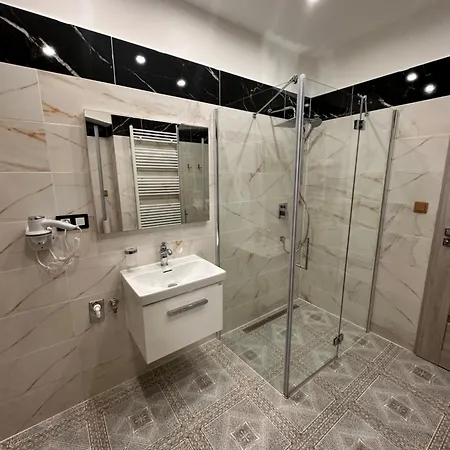 Laura Luxury