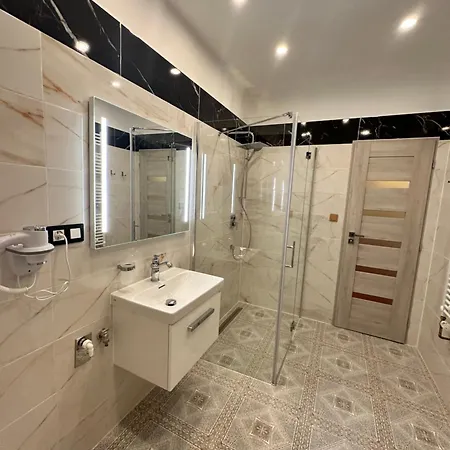 Laura Luxury