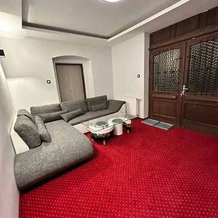 Laura Luxury