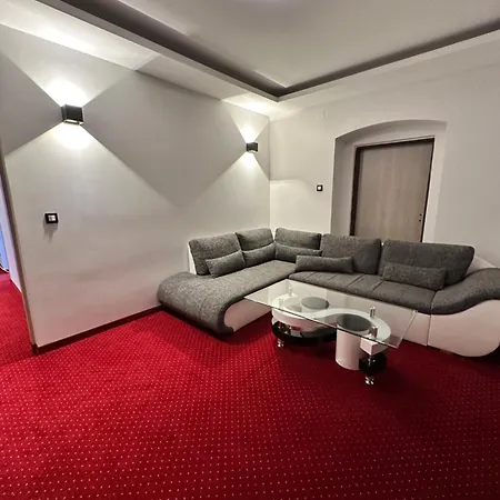 Laura Luxury