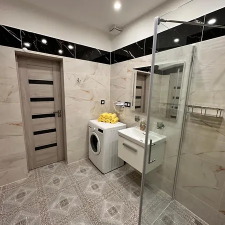 Laura Luxury