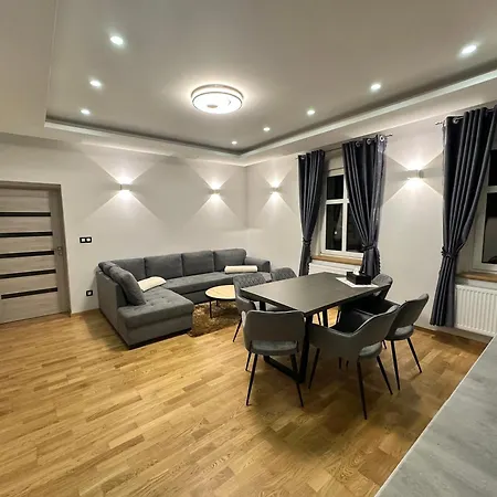 Laura Luxury *