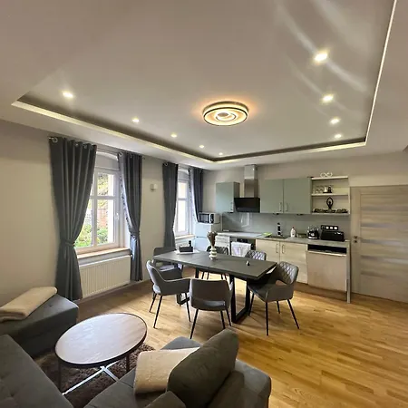 Laura Luxury