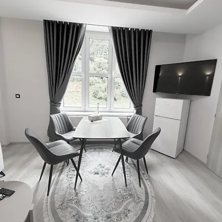 Laura Luxury *