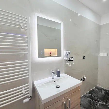 Laura Luxury