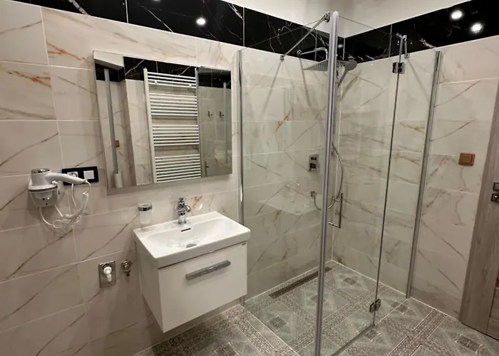Laura Luxury