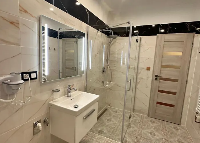 Laura Luxury