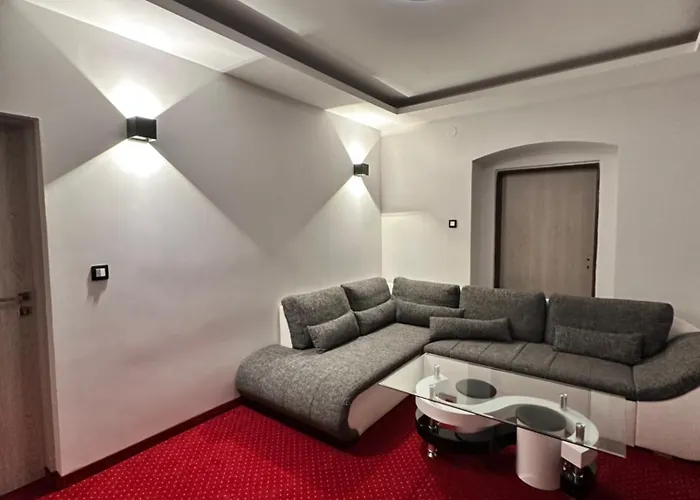 Laura Luxury *