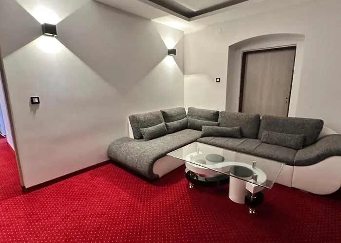Laura Luxury