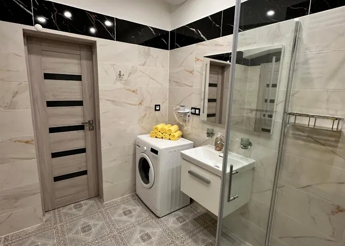 Laura Luxury