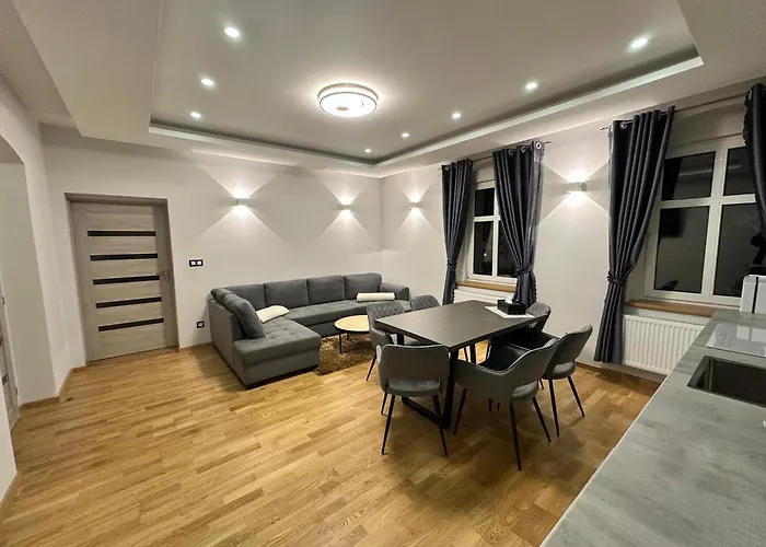 Laura Luxury *